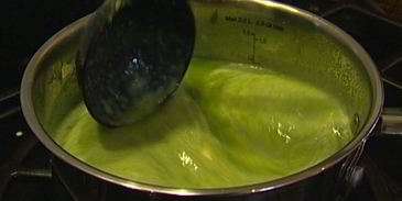 суп-пюре из спаржи с клецками из феты