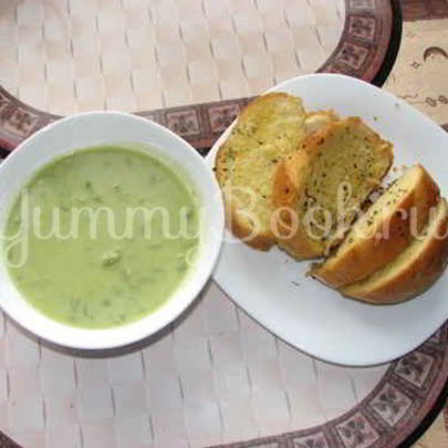 Суп-пюре из зеленого горошка и ароматный хлеб с травами