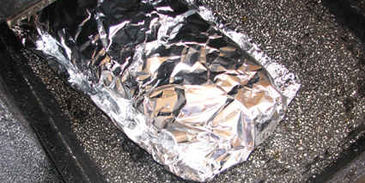 суп-пюре из зеленого горошка и ароматный хлеб с травами