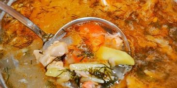 суп-пюре с красной рыбой, картофелем и укропом