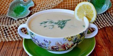 суп-пюре с красной рыбой, картофелем и укропом