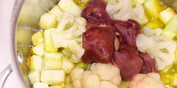 суп-пюре с куриной печенкой и цуккини