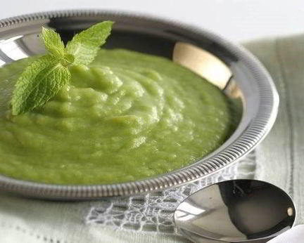 Суп-пюре с зеленым горошком, мятой и луком-пореем