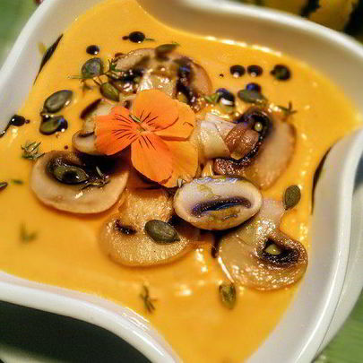 Тыквенный суп-пюре с бататом и шампиньонами