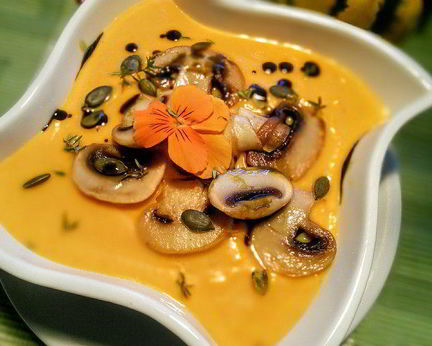 Тыквенный суп-пюре с бататом и шампиньонами