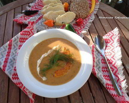 Тыквенный суп-пюре с грибами и перцем чили