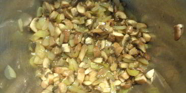 тыквенный суп-пюре с грибами и перцем чили