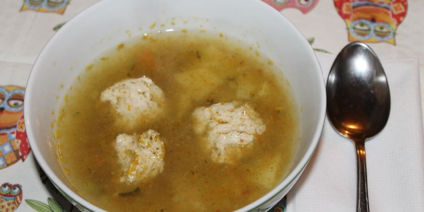 Рецепт супа с фрикадельками из индюшатины и соленым огурцом