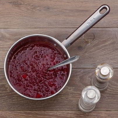 Горячий свекольник со сметаной