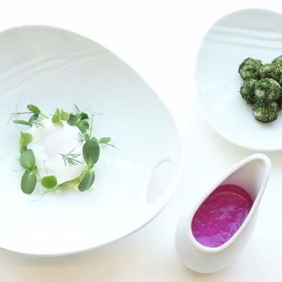 Холодный свекольник со свежим огурцом и горячий картофель с укропом