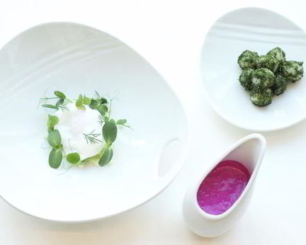 Холодный свекольник со свежим огурцом и горячий картофель с укропом