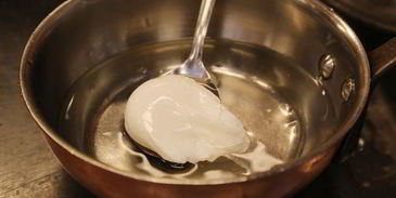 холодный свекольник со свежим огурцом и горячий картофель с укропом