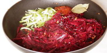 классический горячий свекольник с мясом