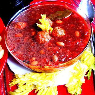 Латвийский свекольник с фрикадельками