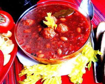 Латвийский свекольник с фрикадельками