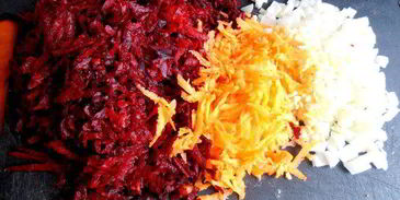 латвийский свекольник с фрикадельками