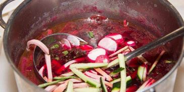 свекольник холодный с ботвой