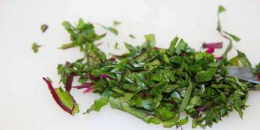 свекольник холодный с ботвой