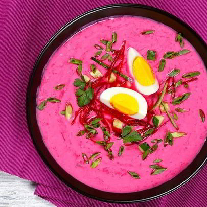 Свекольник на кефире с редисом и салатом