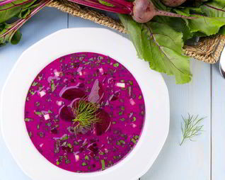 Свекольник с сельдереем, ботвой и зеленым салатом