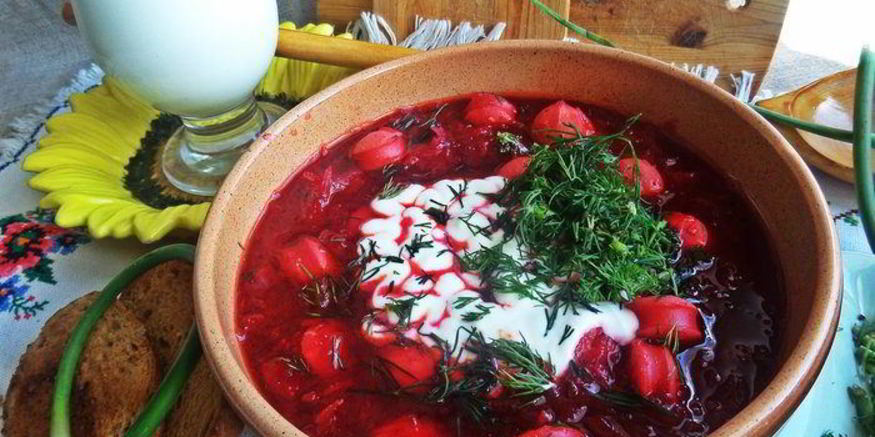 Рецепт свекольника с сосисками