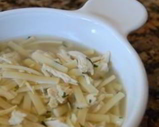 Сверхлегкий куриный суп с вермишелью