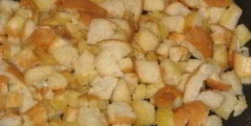 сливочно-сырный суп с чесночными сухариками