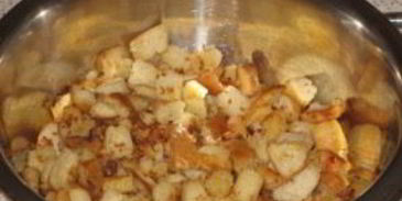 сливочно-сырный суп с чесночными сухариками