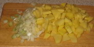 сливочно-сырный суп с чесночными сухариками