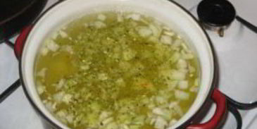 сливочно-сырный суп с чесночными сухариками