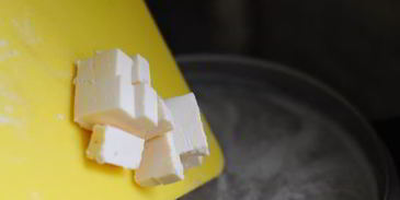 сырный крем-суп с грибами и сельдереем