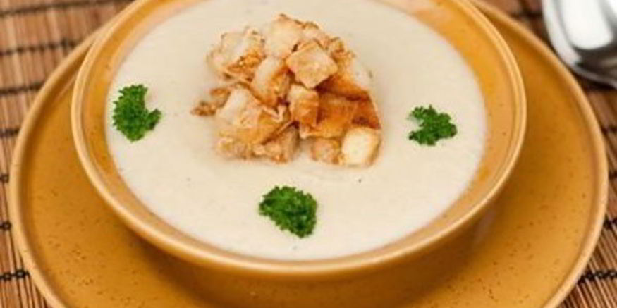 Рецепт сырного супа из лесных грибов с крутонами