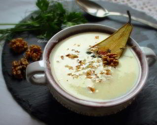 Сырный суп с грушей и грецкими орехами