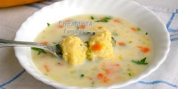 сырный суп с клецками из кабачка и сыра джюгас