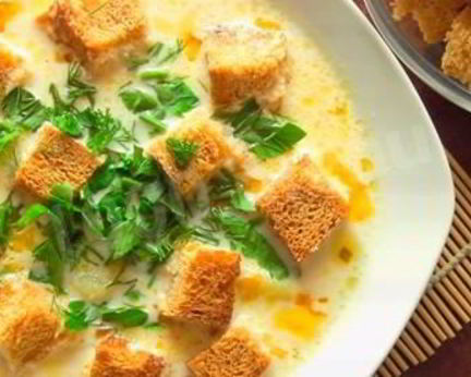 Сырный суп с курицей и сухариками