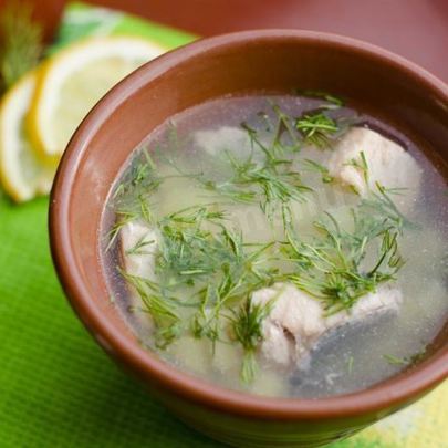 Рыбный суп уха из голов семги