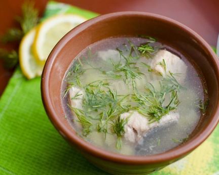 Рыбный суп уха из голов семги