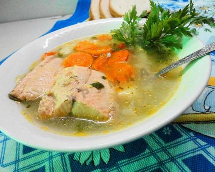Рыбный суп уха из кеты