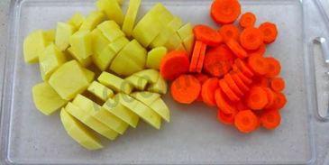 рыбный суп уха из речной рыбы