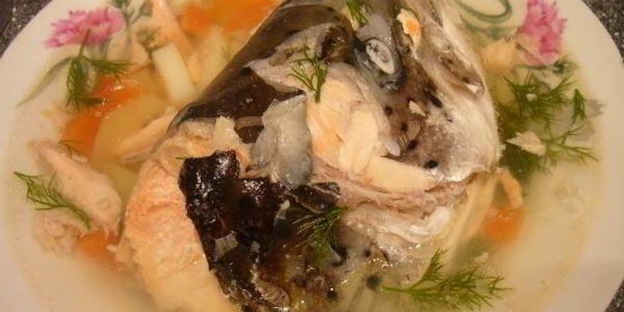 Рецепт ухи из семги с помидорами