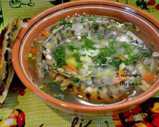 Уха в горшочке с грибным пирогом