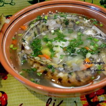 Уха в горшочке с грибным пирогом