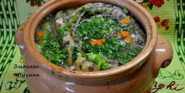 уха в горшочке с грибным пирогом