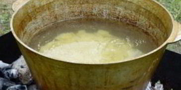 уха в казане