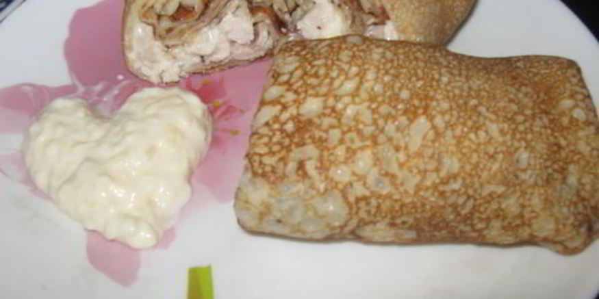 Рецепт блинчиков с курицей под яблочно-чесночным соусом