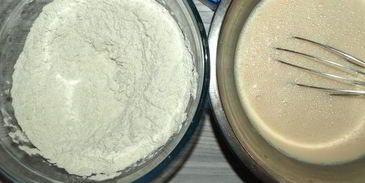 блины с деревенским сыром, форелью и огурцами