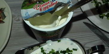 блины с деревенским сыром, форелью и огурцами