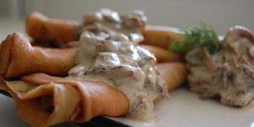 сливочно-грибные блинчики под сливочно-грибным соусом