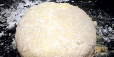 булочки из слоеного теста с песто из руколы и кешью