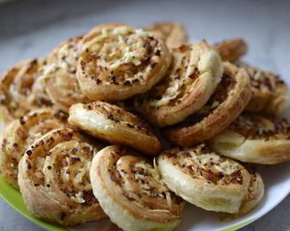 Булочки с фаршем в духовке